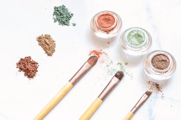 How to Make Eyeshadow From Natural Ingredients