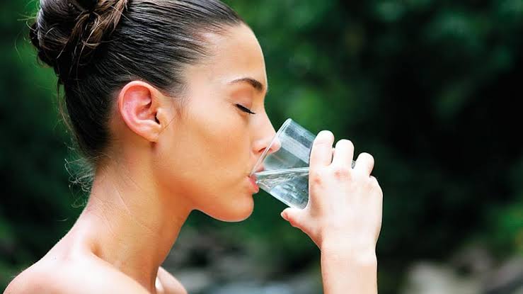 10 Benefits of Drinking Hot Water